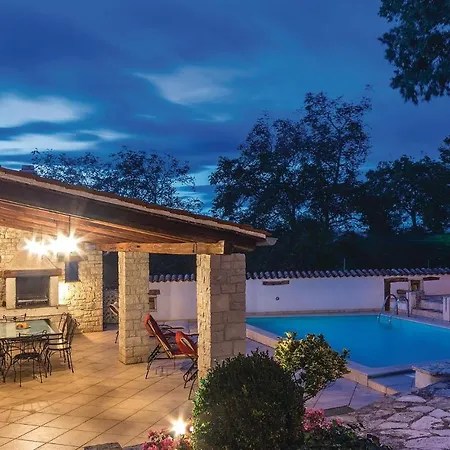 With A Fireplace 05 Puntera