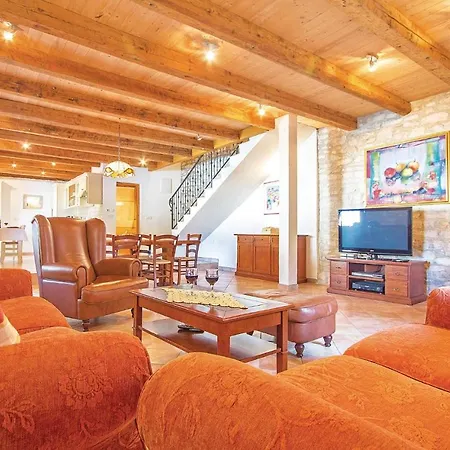 With A Fireplace 05 Vakantiehuis *