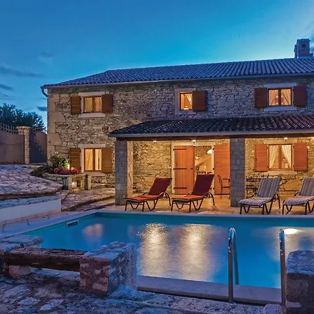 With A Fireplace 05 Puntera