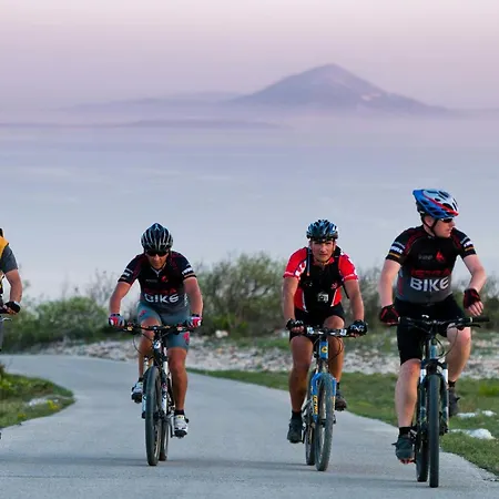 With A Fireplace 05 Semesterbostad Puntera