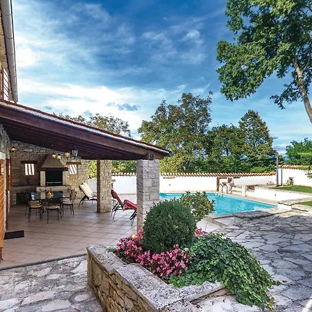 With A Fireplace 05 Vakantiehuis Puntera