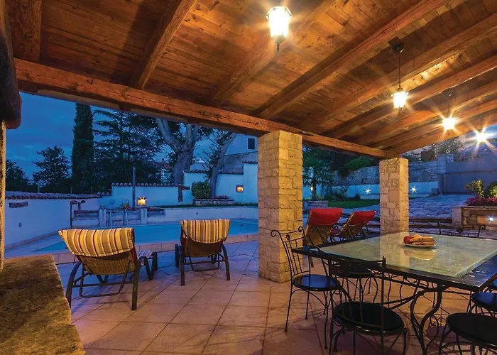 With A Fireplace 05 Semesterbostad Puntera