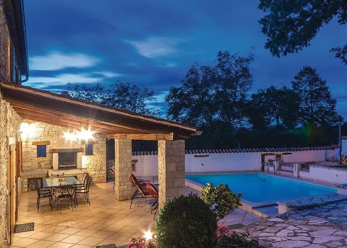 With A Fireplace 05 Puntera