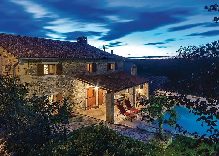 With A Fireplace 05 Semesterbostad