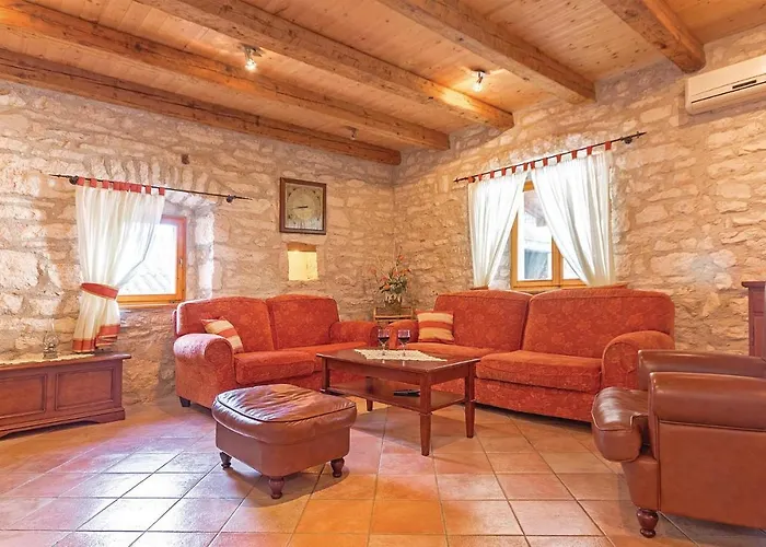 With A Fireplace 05 Tatil Evi