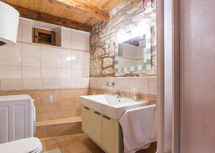 With A Fireplace 05 Semesterbostad *