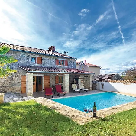 Holiday home Lovely Home In Puntera With Kitchen *