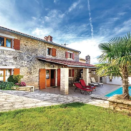 Lovely Home In Puntera With Kitchen